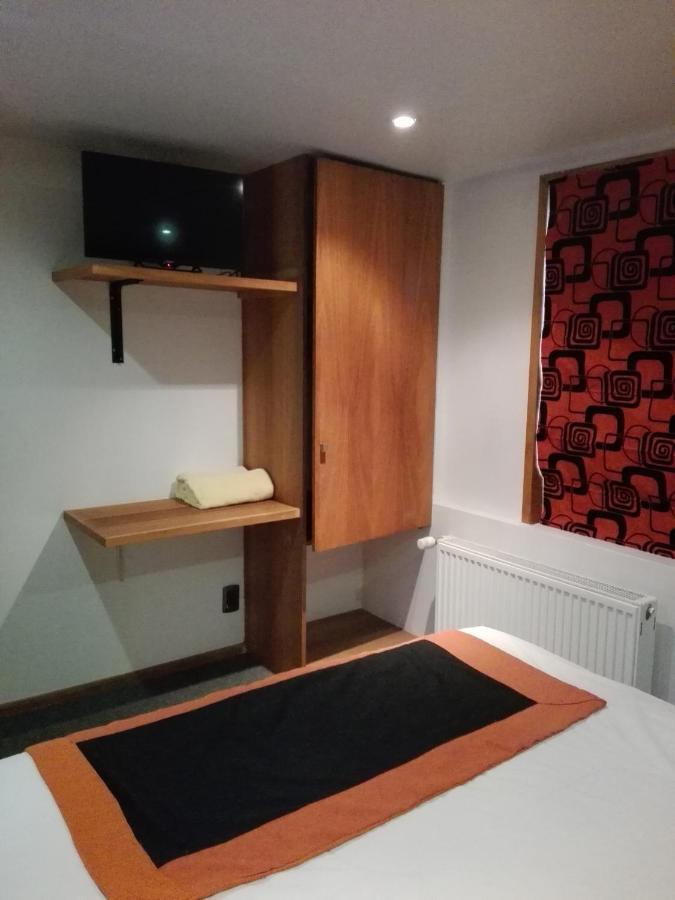 Almer Hostal Punta Arenas Ngoại thất bức ảnh