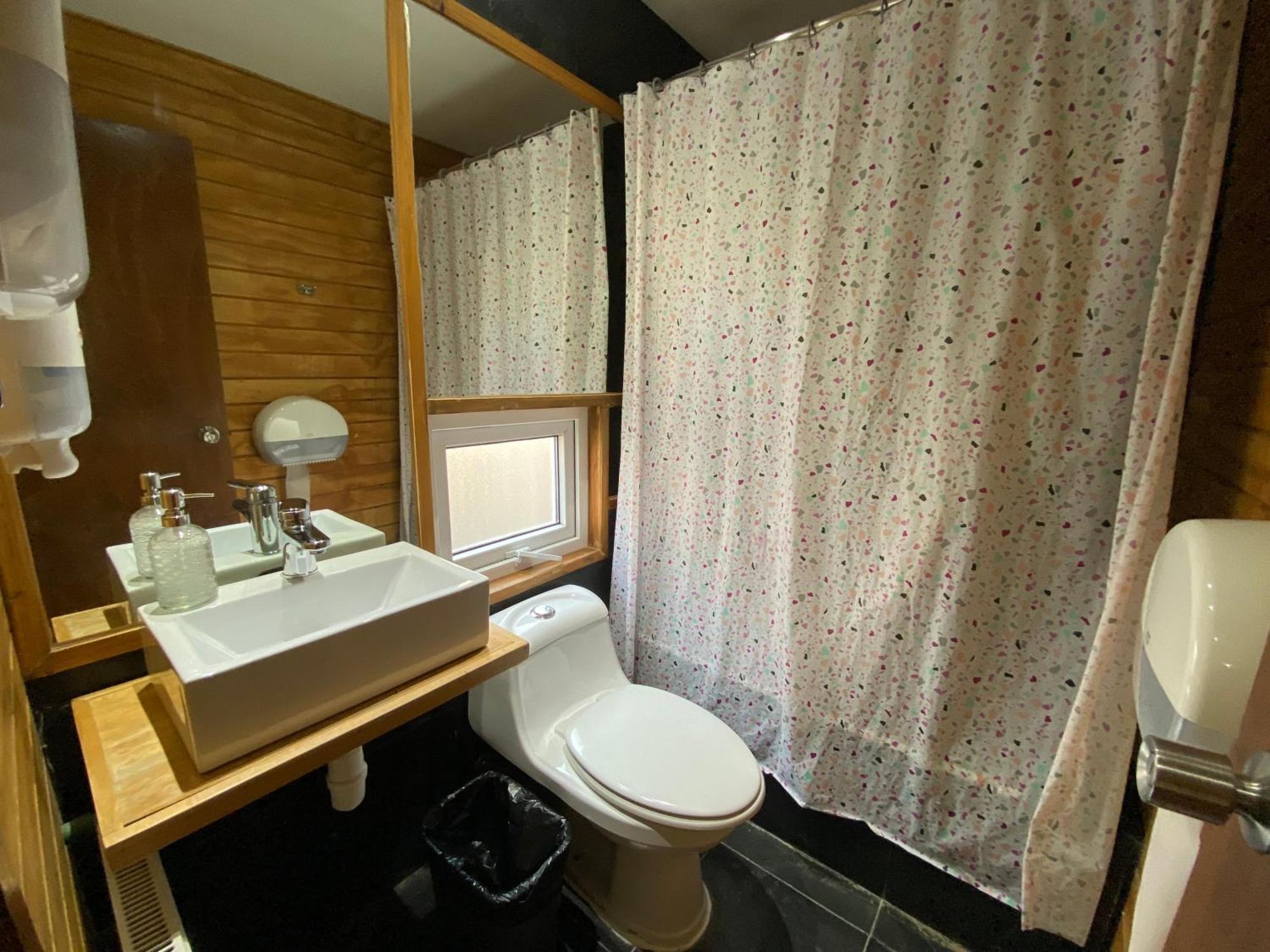Almer Hostal Punta Arenas Ngoại thất bức ảnh
